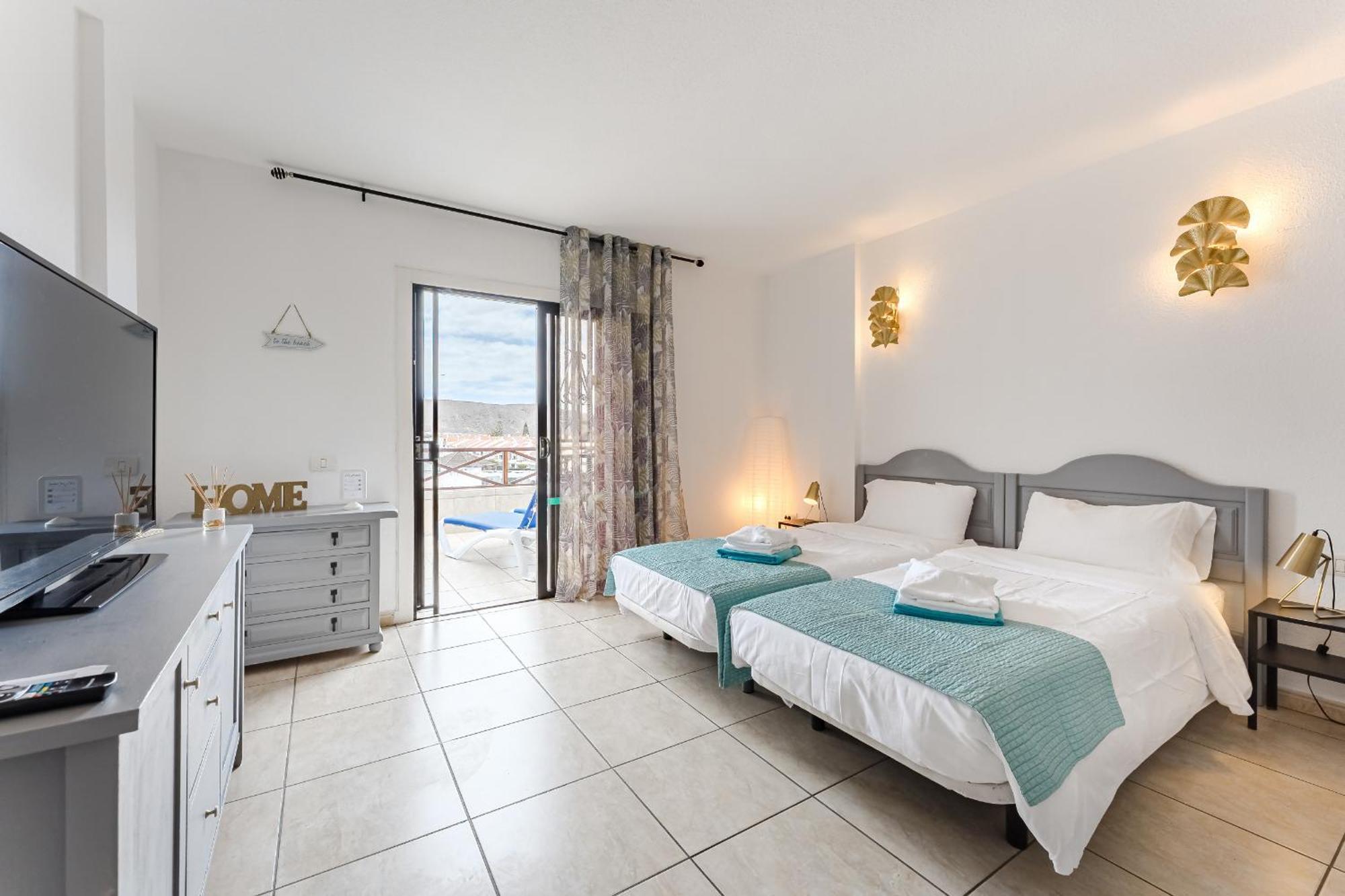 Blue Cristianos By Welcome Tenerife Лос Кристианос Екстериор снимка