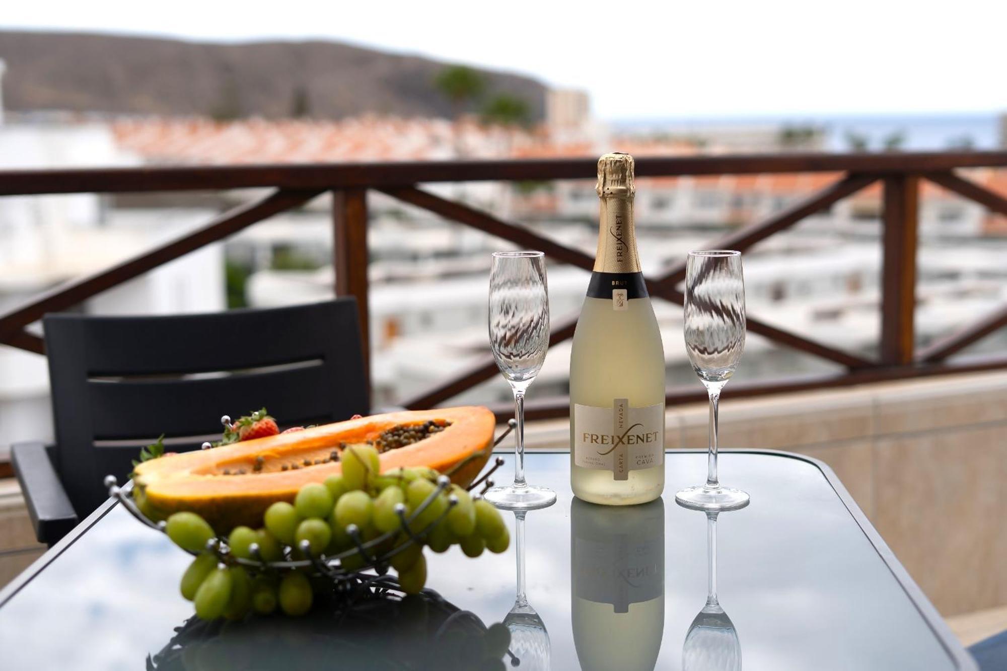 Blue Cristianos By Welcome Tenerife Лос Кристианос Екстериор снимка