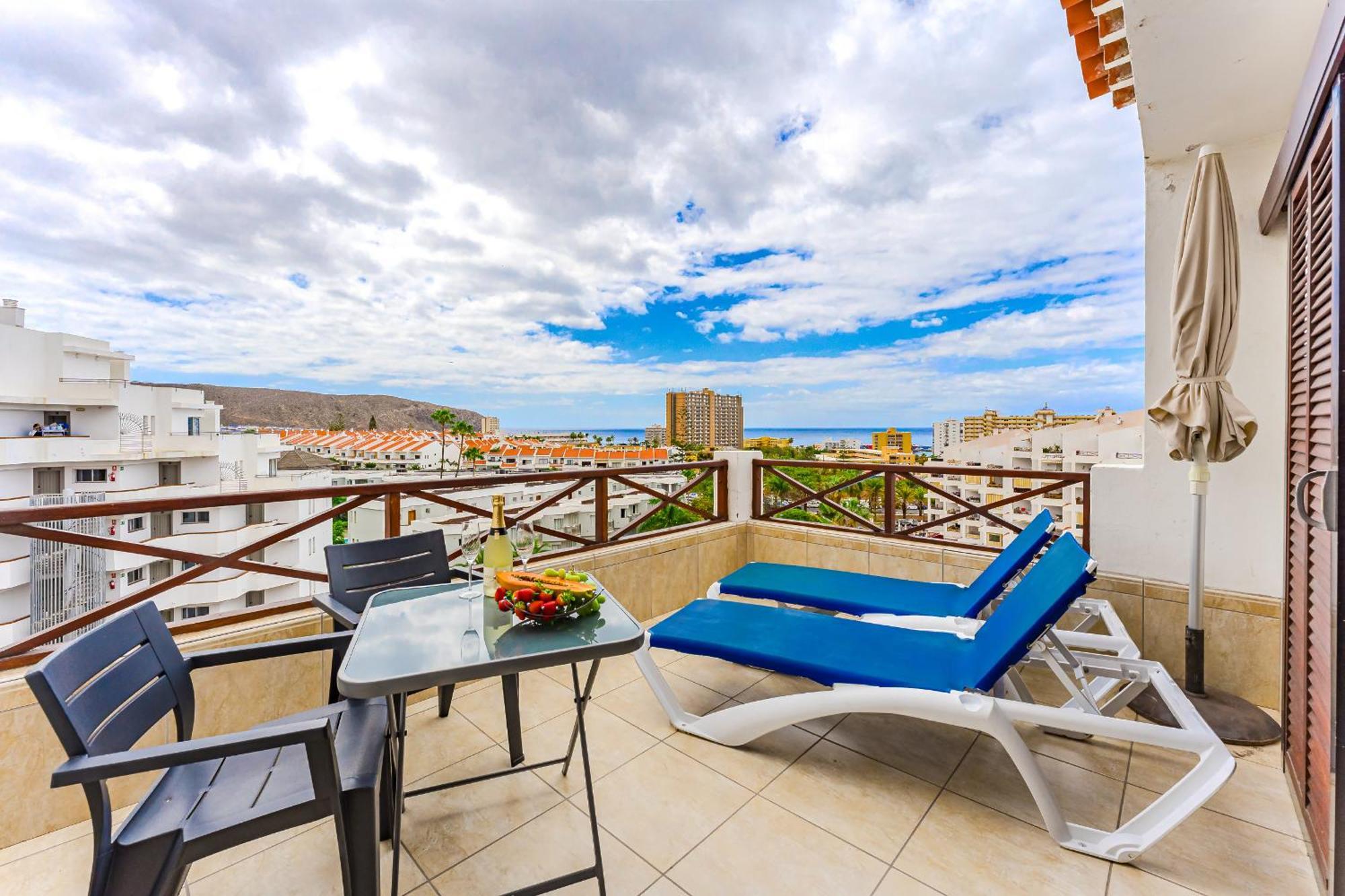 Blue Cristianos By Welcome Tenerife Лос Кристианос Екстериор снимка