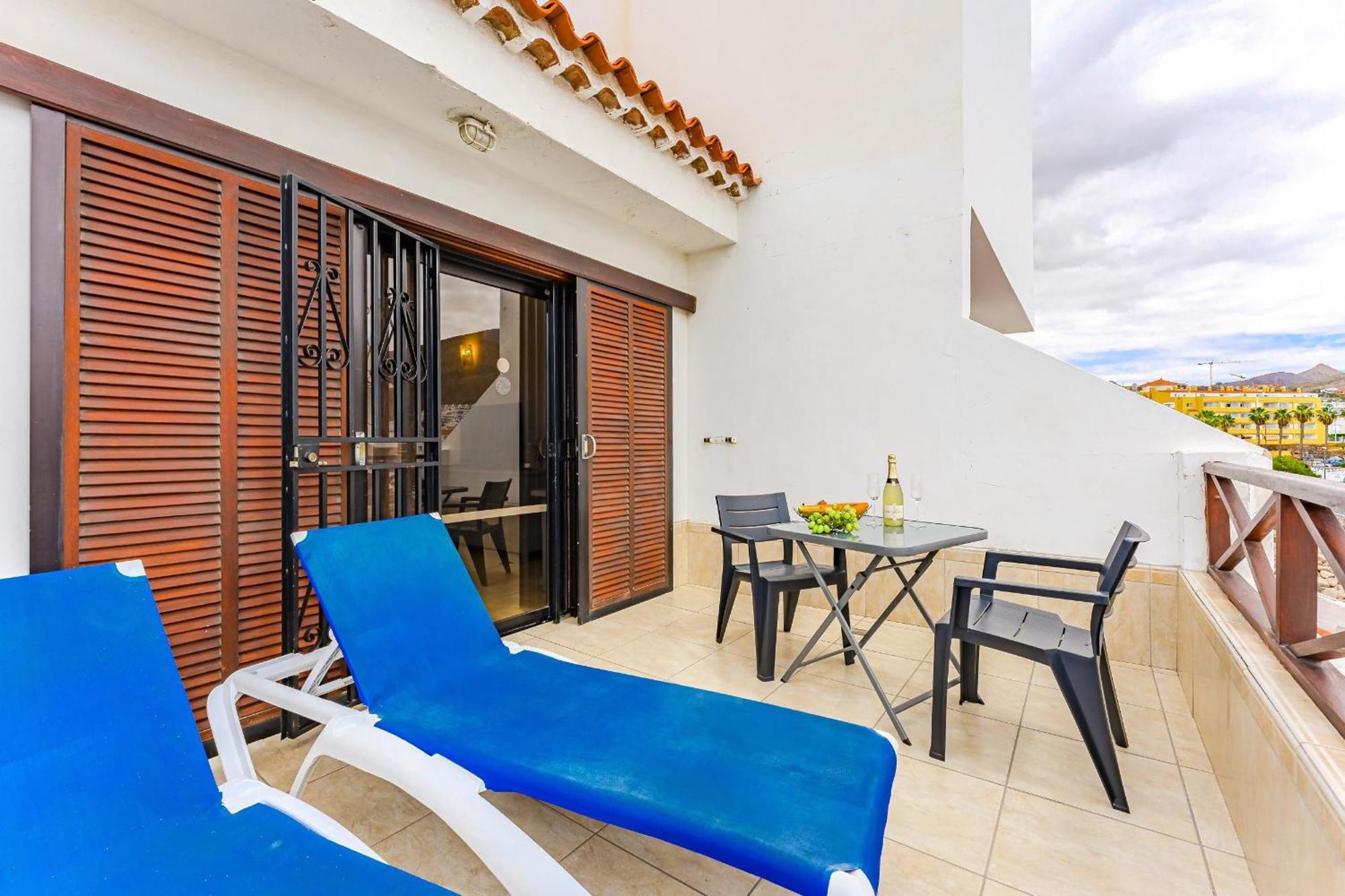 Blue Cristianos By Welcome Tenerife Лос Кристианос Екстериор снимка